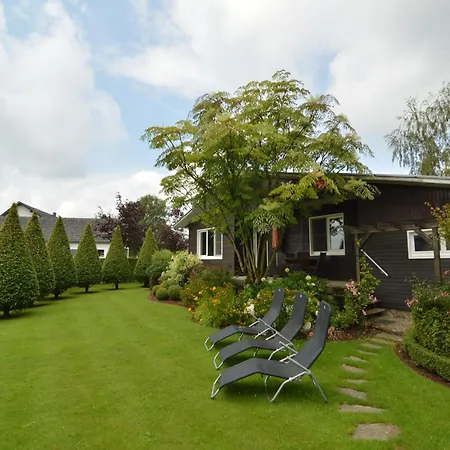 Cozy With Pond, Malmedy, Cleaning Included Chalet *