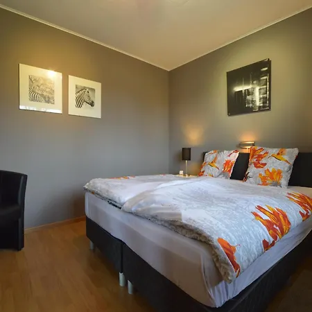 Elegant In With Private Garden , Cleaning Included