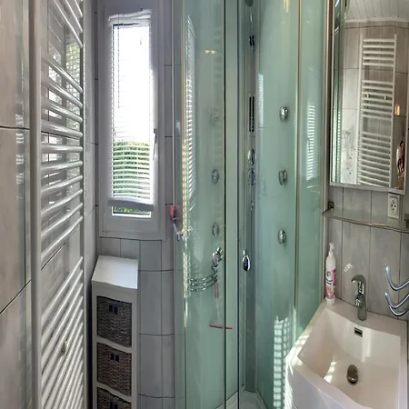 Elegant In With Private Garden , Cleaning Included シャレー